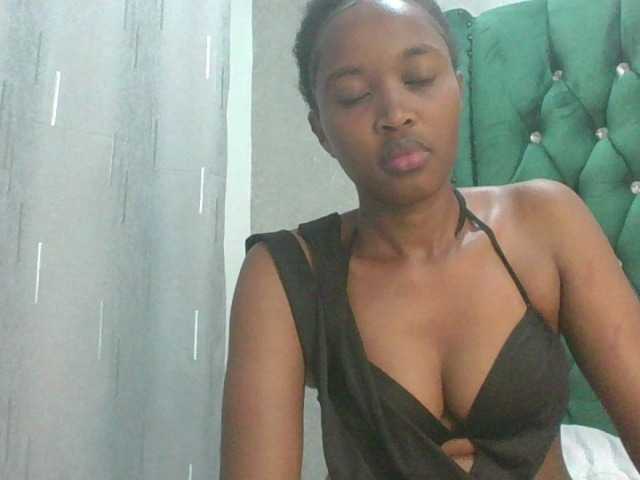 shanizz001's BongaCams show and profile