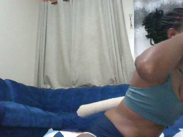 shanizz001's BongaCams show and profile