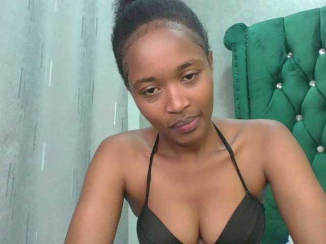 shanizz001's BongaCams show and profile