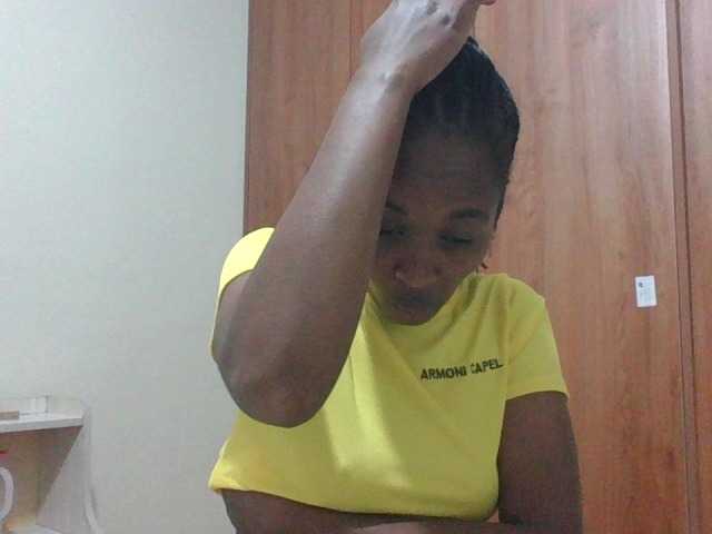 le modèle shanizz001 est en webcam porno dans un show sur le site bongacams, il possède les tags suivants: Ebony,Brunette,Hairy