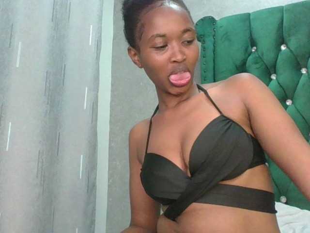 shanizz001's BongaCams show and profile