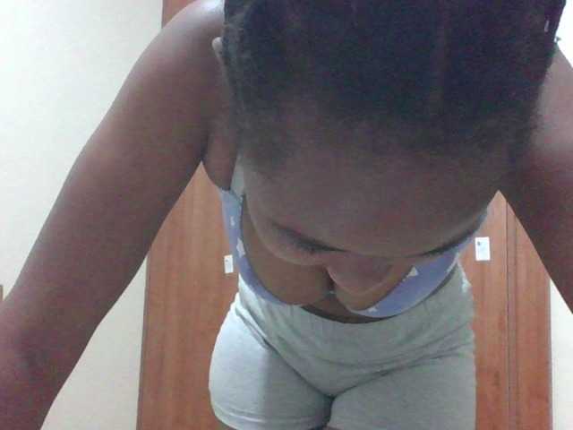 shanizz001's BongaCams show and profile