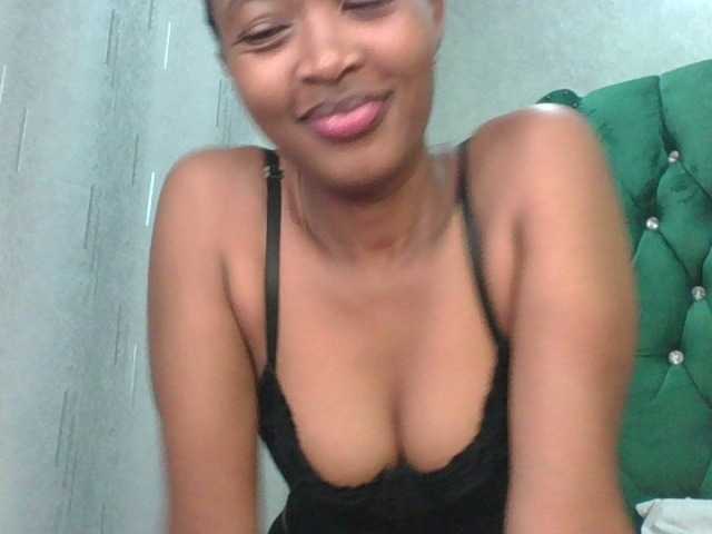 shanizz001's BongaCams show and profile