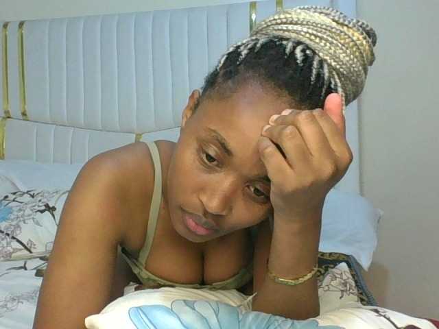 shanizz001 from BongaCams