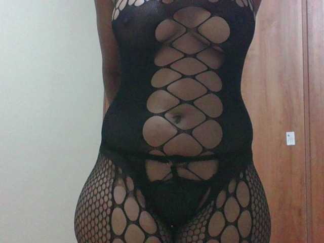 shanizz001's BongaCams show and profile