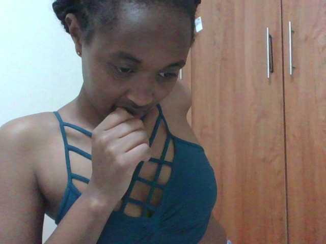 shanizz001's BongaCams show and profile