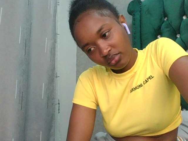 shanizz001's BongaCams show and profile