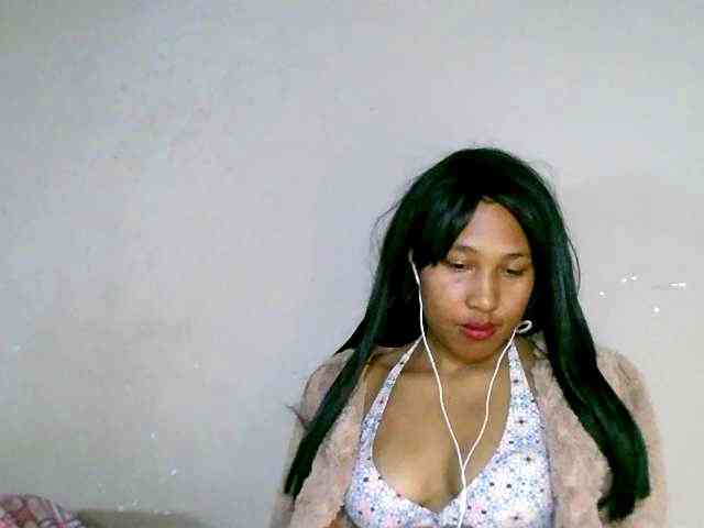 HelenGLOW Live Webcam on BongaCams