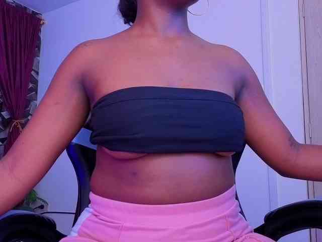 alice-rouusse Live Webcam on BongaCams