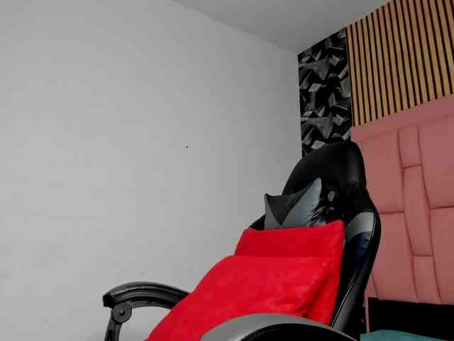 alice-rouusse Live Webcam on BongaCams