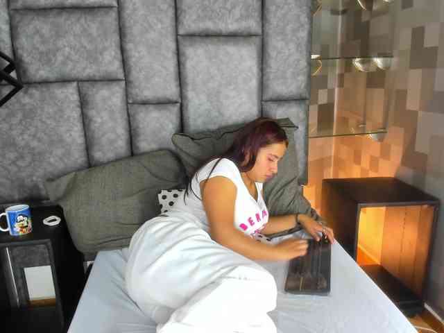 AlejandraEvans webcam