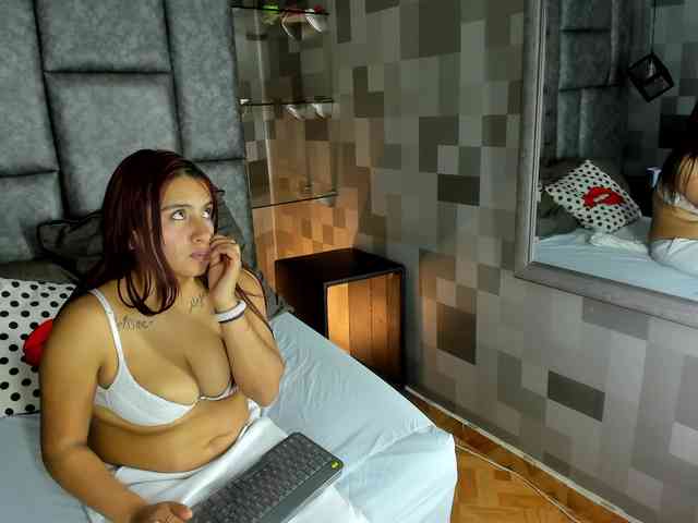 AlejandraEvans webcam