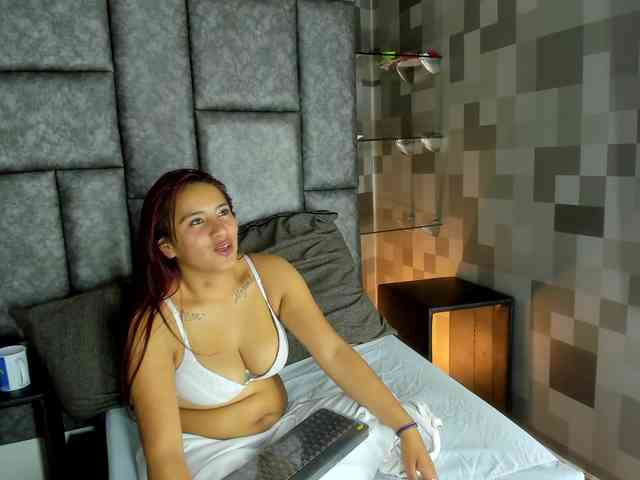 AlejandraEvans webcam