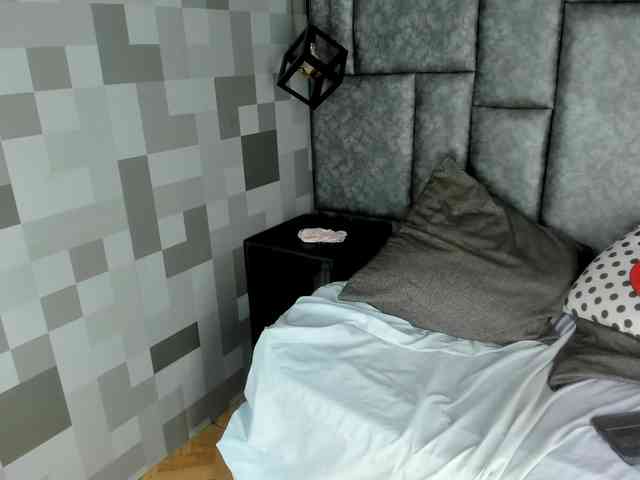 AlejandraEvans webcam