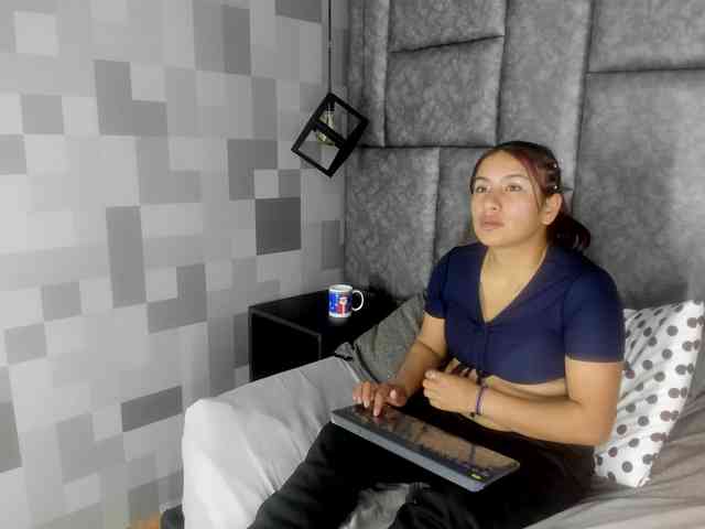 AlejandraEvans webcam
