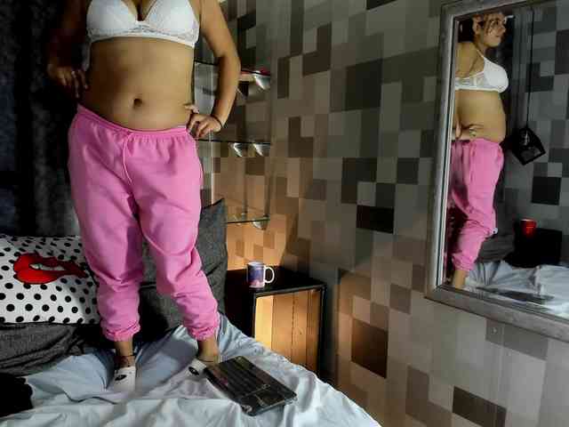 AlejandraEvans webcam