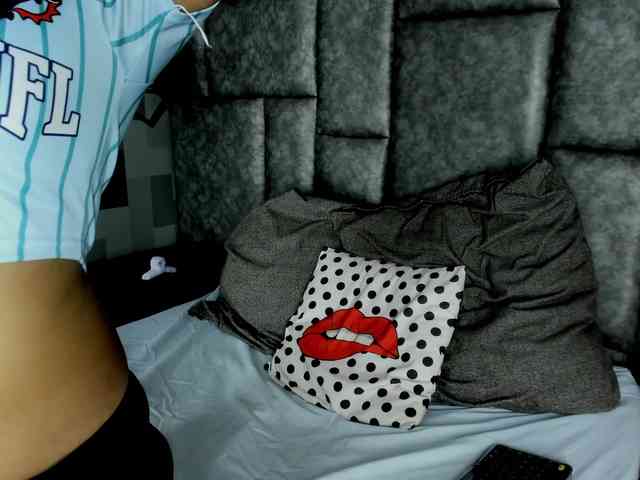 AlejandraEvans webcam
