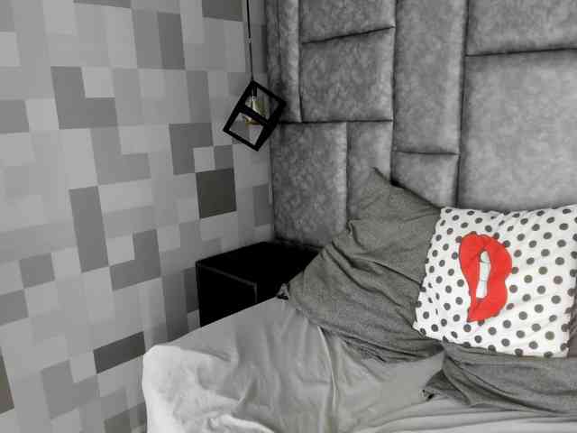 AlejandraEvans webcam