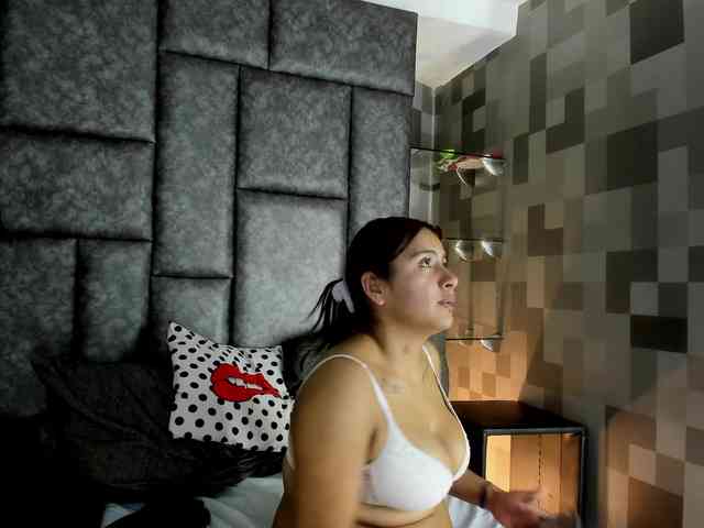 AlejandraEvans webcam