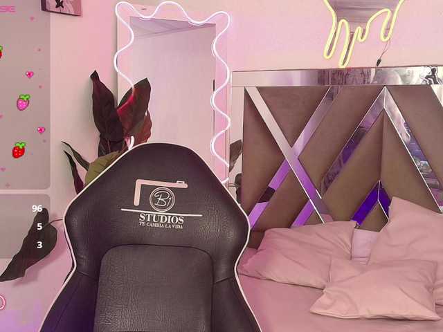 HANNI-TAY's BongaCams show and profile