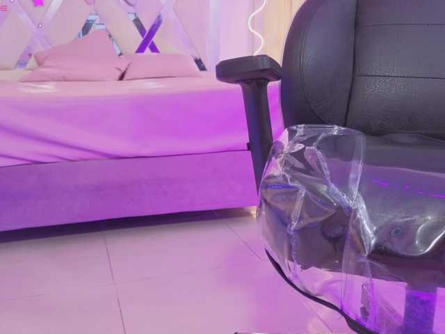 ZURY-TAY's BongaCams show and profile