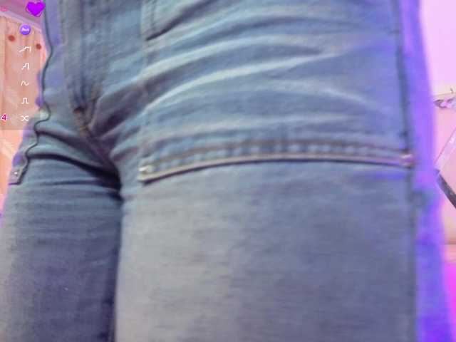 ZURY-TAY's BongaCams show and profile