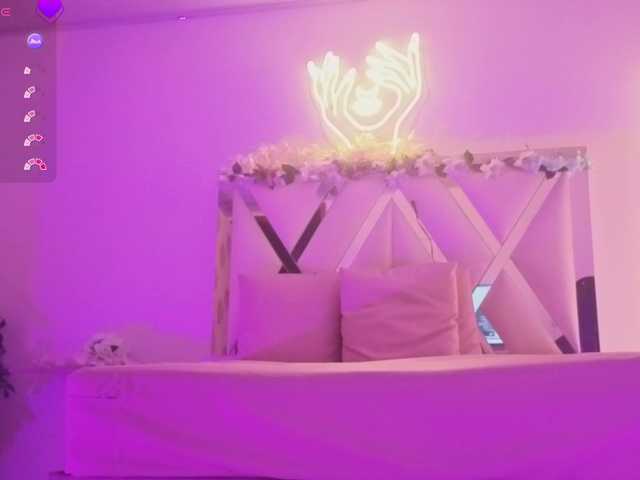 ZURY-TAY's BongaCams show and profile