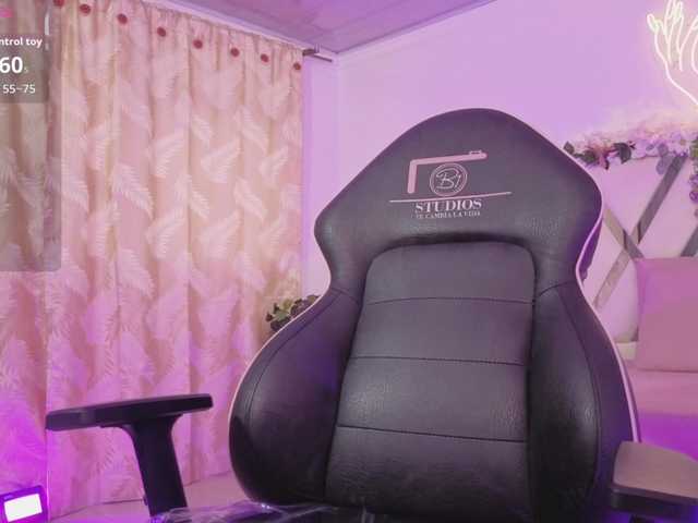 ZURY-TAY's BongaCams show and profile