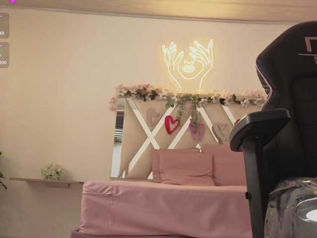 ZURY-TAY webcam bongacams model stream image