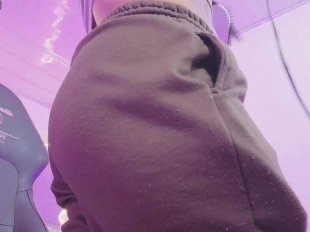 ZURY-TAY's BongaCams show and profile