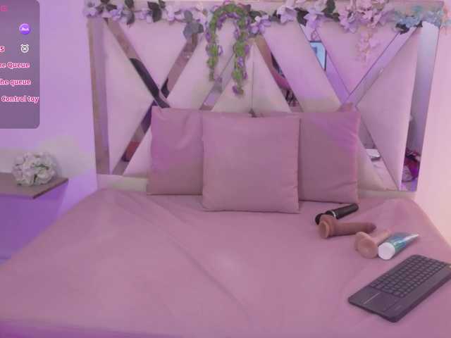 ZURY-TAY's BongaCams show and profile