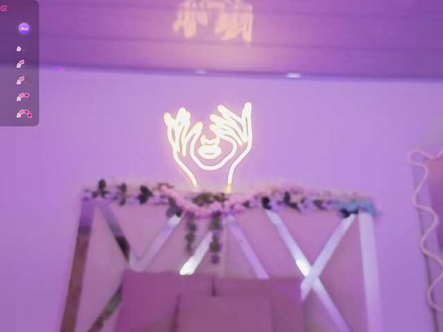 ZURY-TAY webcam bongacams model stream image