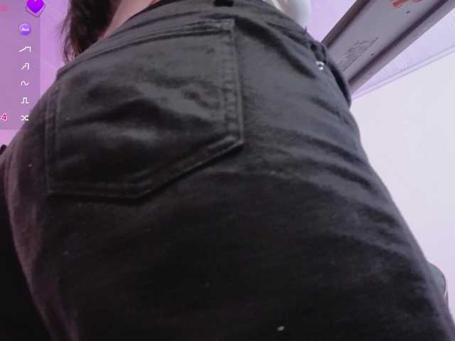 ZURY-TAY's BongaCams show and profile