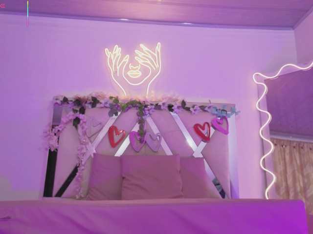 ZURY-TAY Live Cam and Statistics on UnifiedCams