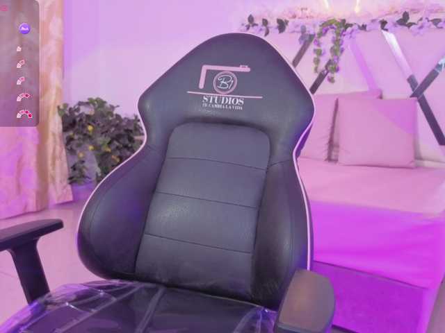 ZURY-TAY's BongaCams show and profile