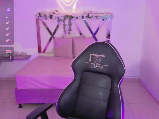 ZURY-TAY's BongaCams show and profile