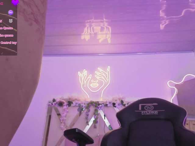 ZURY-TAY's BongaCams show and profile