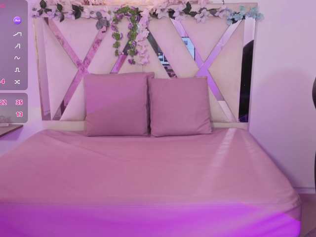 ZURY-TAY's BongaCams show and profile