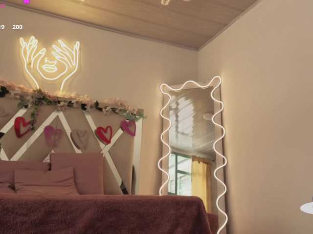 ZURY-TAY's BongaCams show and profile