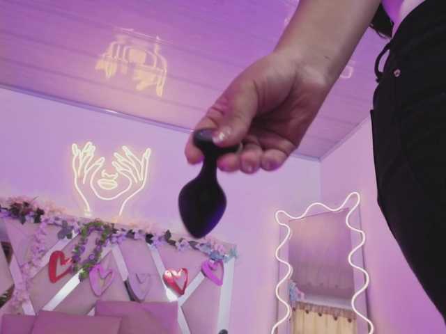 ZURY-TAY's BongaCams show and profile