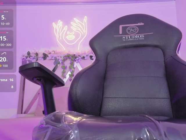 ZURY-TAY's BongaCams show and profile