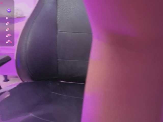 ZURY-TAY's BongaCams show and profile