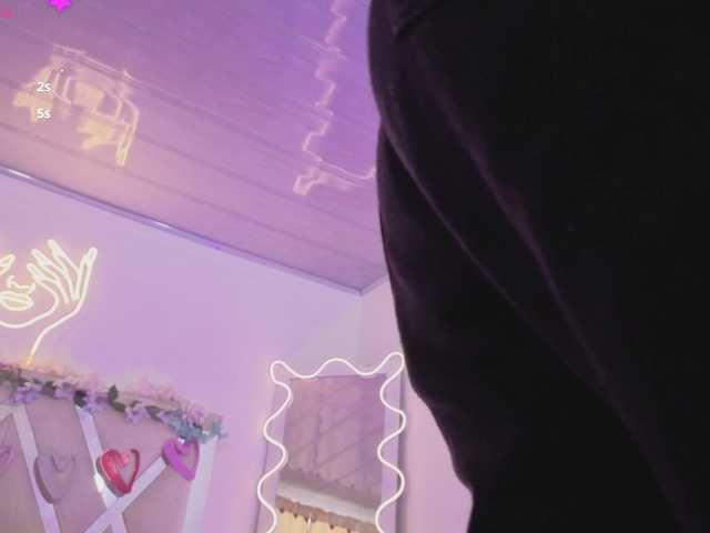 ZURY-TAY webcam bongacams model stream image