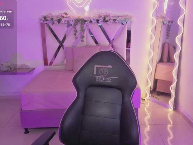 ZURY-TAY's BongaCams show and profile