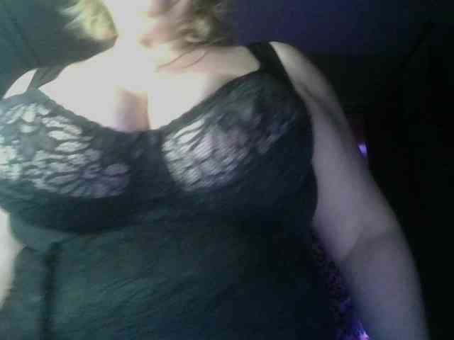 Pavuhi Live Webcam on BongaCams