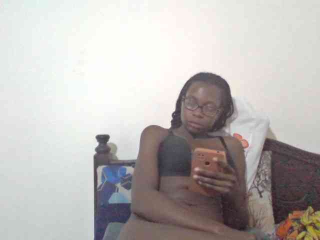 petitehotgirl webcam