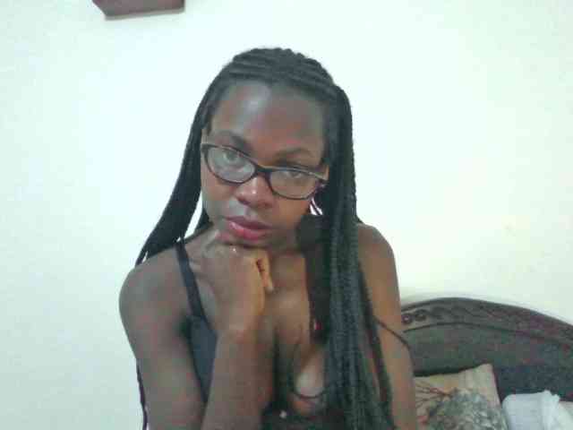 petitehotgirl Live Webcam on BongaCams