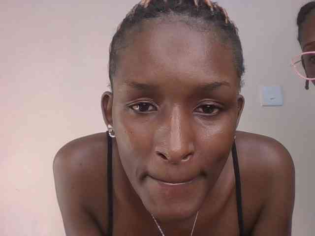 Luckycharmss webcam