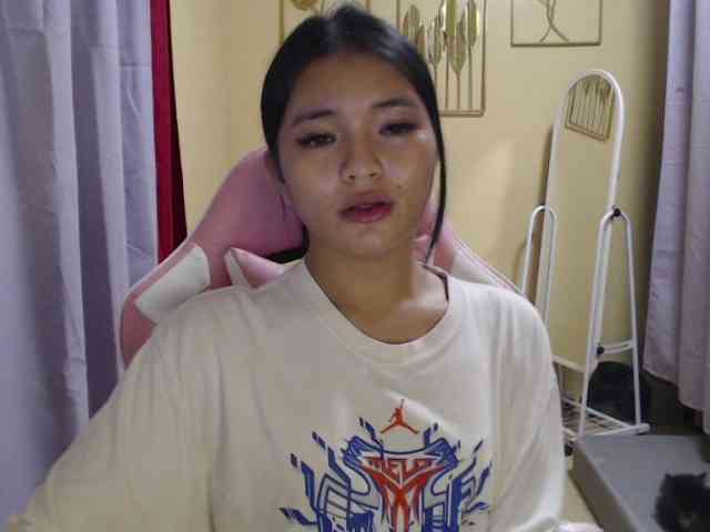 Shylaura Live Webcam on BongaCams