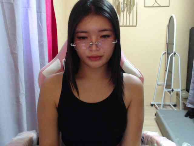 Shylaura Live Webcam on BongaCams